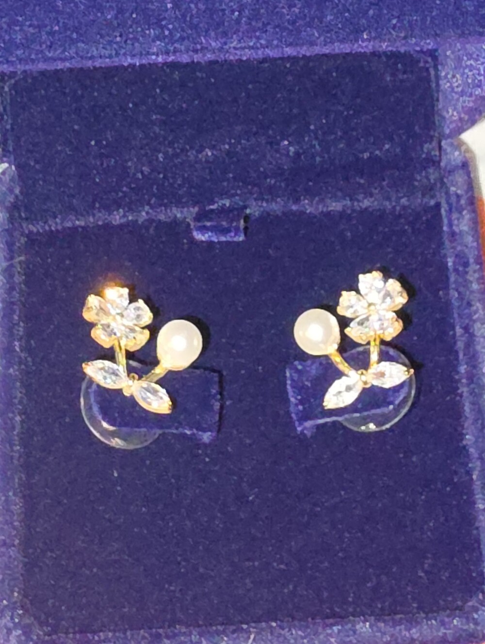 Elegant Pearl & Crystal Flower Stud Earrings - Gold Tone